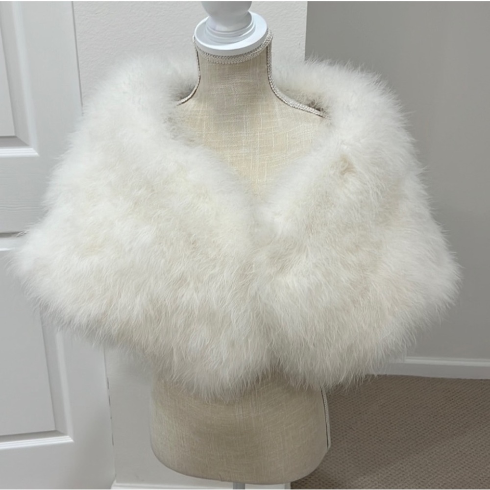 NWT ADRIENNE LANDAU white feather shrug